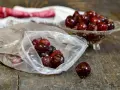 Ciliegie congelate come usarle: perfette per torte, marmellate o frullati. Un tesoro di sapore da gustare tutto l'anno.