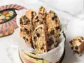 Deliziosi tozzetti con gocce di cioccolato, pronti per essere gustati. Una ricetta perfetta per ogni occasione.