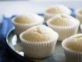 Morbidi muffin con albumi, perfetti per una colazione leggera o una merenda golosa.