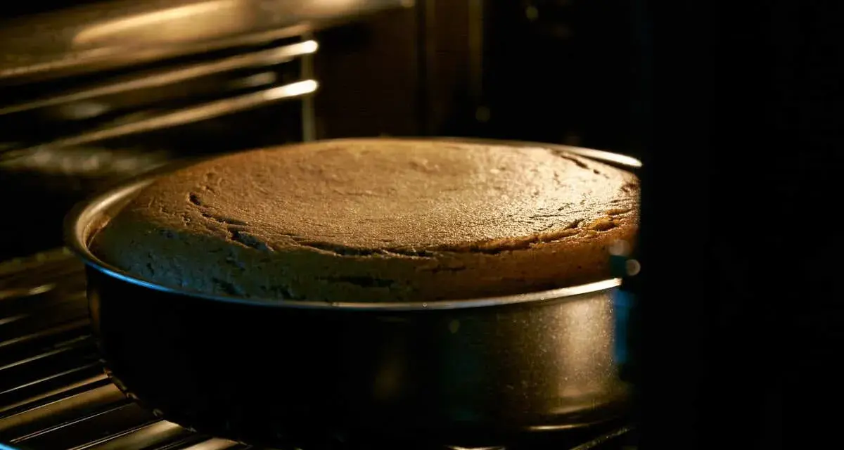 Torta in forno, dorata e leggermente sgonfia. Scopri i rimedi per una torta perfetta!