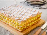 Una deliziosa millefoglie con crema pasticcera, perfetta per ogni occasione. La ricetta è semplice e il risultato è un dolce scenografico.