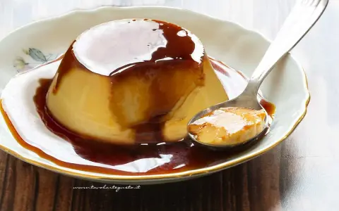 Delizioso creme caramel, un dolce che sa di casa, come quelli di Canicattì. La cucchiaiata perfetta.
