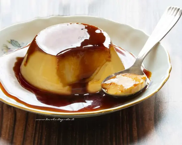 Delizioso creme caramel, un dolce che sa di casa, come quelli di Canicattì. La cucchiaiata perfetta.